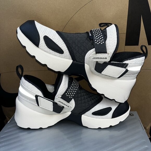 NEW Nike Jordan Trunner LX Light Orewood Brown HQ2164-102 Women's Size 9 - Picture 3 of 7